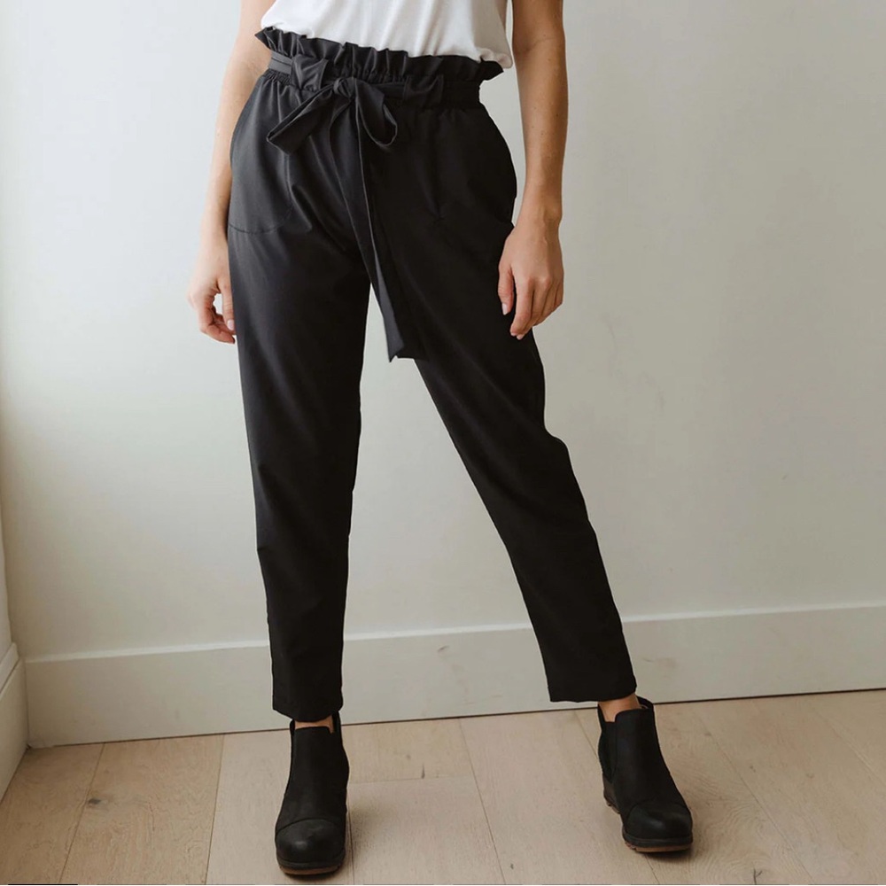 Albion Fit Bow Belt Capri Pant - Black - Large
